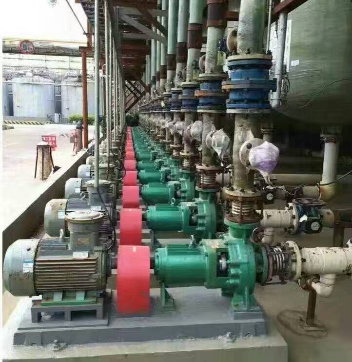 寧夏中衛客戶IHF襯氟離心泵使用現場